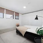 Appartement Spacious 1br Near Center, Free Parking By Feelshome