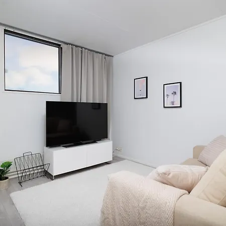 Spacious 1br Near Center, Free Parking *