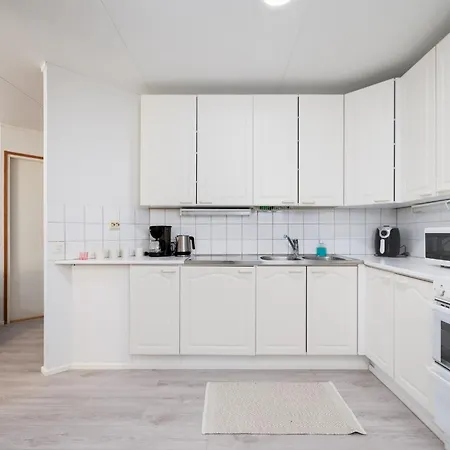 Spacious 1br Near Center, Free Parking