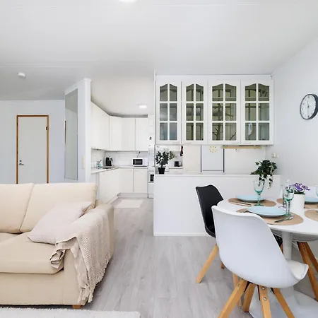 Spacious 1br Near Center, Free Parking أولو