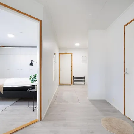 Spacious 1br Near Center, Free Parking *