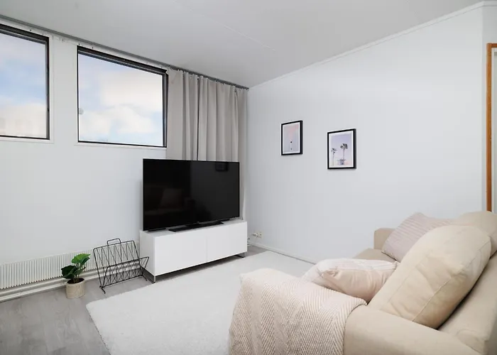 Spacious 1Br Near City Center, Free Parking By Feelshome *