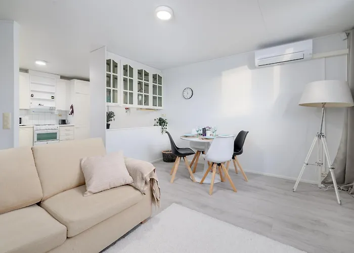 Spacious 1Br Near City Center, Free Parking By Feelshome *