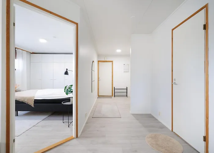 Spacious 1Br Near City Center, Free Parking By Feelshome *